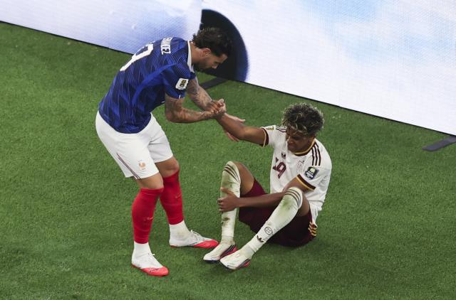 (260715) -- DALLAS, July 15, 2026 (Xinhua) -- Theo Hernandez (L) of France pulls up Lamine Yamal of Spain during the semifinal match between France and Spain at the 2026 FIFA World Cup at Dallas Stadium in Dallas, the United States, July 14, 2026. (Xinhua/Hu Xingyu)