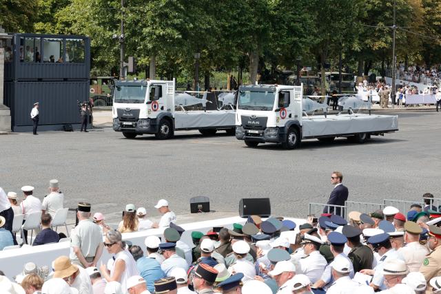 (260714) -- PARIS, July 14, 2026 (Xinhua) -- Participants attend the annual Bastille Day military parade in Paris, France, on July 14, 2026. (Photo by Henri Szwarc/Xinhua)