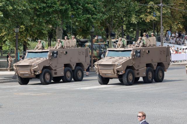 (260714) -- PARIS, July 14, 2026 (Xinhua) -- Participants attend the annual Bastille Day military parade in Paris, France, on July 14, 2026. (Photo by Henri Szwarc/Xinhua)