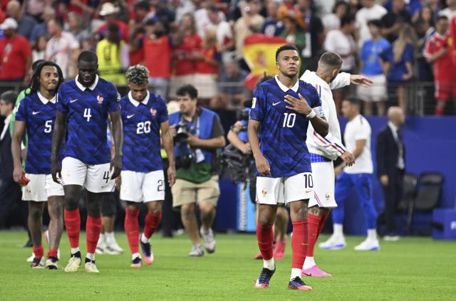 (260715) -- DALLAS, July 15, 2026 (Xinhua) -- Kylian Mbappe (R) of France greets spectators after the semifinal match between France and Spain at the 2026 FIFA World Cup at Dallas Stadium in Dallas, the United States, July 14, 2026. (Xinhua/Chen Yichen)
