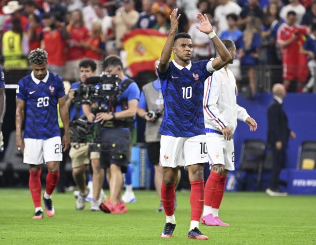 (260715) -- DALLAS, July 15, 2026 (Xinhua) -- Kylian Mbappe of France greets spectators after the semifinal match between France and Spain at the 2026 FIFA World Cup at Dallas Stadium in Dallas, the United States, July 14, 2026. (Xinhua/Chen Yichen)
