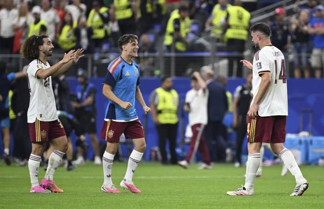(260715) -- DALLAS, July 15, 2026 (Xinhua) -- Players of team Spain celebrate victory after the semifinal match between France and Spain at the 2026 FIFA World Cup at Dallas Stadium in Dallas, the United States, July 14, 2026. (Xinhua/Chen Yichen)
