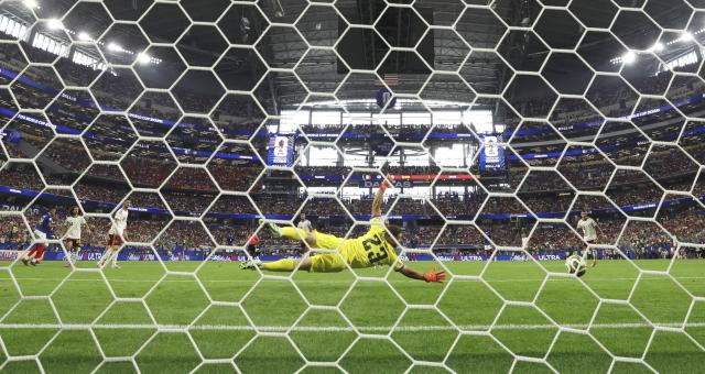 (260715) -- DALLAS, July 15, 2026 (Xinhua) -- Goalkeeper Unai Simon (front) of Spain makes a save during the semifinal match between France and Spain at the 2026 FIFA World Cup at Dallas Stadium in Dallas, the United States, July 14, 2026. (Xinhua/Chen Yichen)