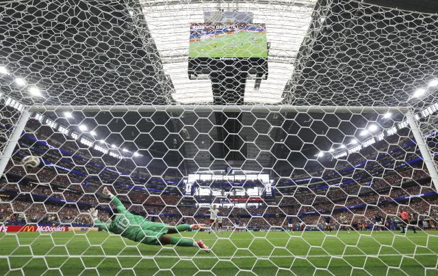 (260715) -- DALLAS, July 15, 2026 (Xinhua) -- Mikel Oyarzabal (front C) of Spain scores a penalty kick during the semifinal match between France and Spain at the 2026 FIFA World Cup at Dallas Stadium in Dallas, the United States, July 14, 2026. (Xinhua/Chen Yichen)