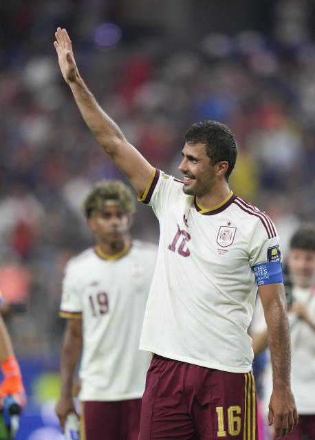 (260715) -- DALLAS, July 15, 2026 (Xinhua) -- Rodri of Spain greets spectators after the semifinal match between France and Spain at the 2026 FIFA World Cup at Dallas Stadium in Dallas, the United States, July 14, 2026. (Xinhua/Huang Zongzhi)