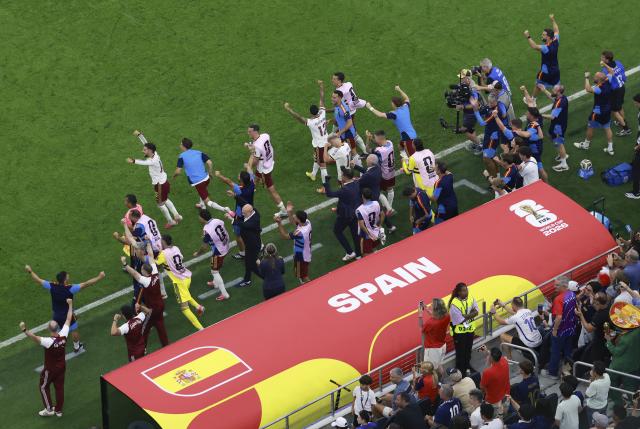 (260715) -- DALLAS, July 15, 2026 (Xinhua) -- Members of team Spain celebrate victory after the semifinal match between France and Spain at the 2026 FIFA World Cup at Dallas Stadium in Dallas, the United States, July 14, 2026. (Xinhua/Hu Xingyu)