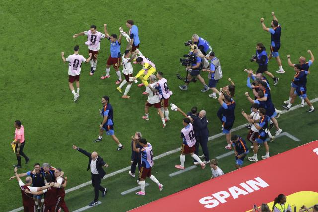 (260715) -- DALLAS, July 15, 2026 (Xinhua) -- Members of team Spain celebrate victory after the semifinal match between France and Spain at the 2026 FIFA World Cup at Dallas Stadium in Dallas, the United States, July 14, 2026. (Xinhua/Hu Xingyu)
