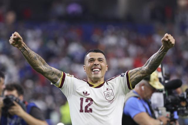 (260715) -- DALLAS, July 15, 2026 (Xinhua) -- Pedro Porro of Spain celebrates after the semifinal match between France and Spain at the 2026 FIFA World Cup at Dallas Stadium in Dallas, the United States, July 14, 2026. (Xinhua/Xu Zijian)