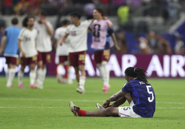 (260715) -- DALLAS, July 15, 2026 (Xinhua) -- Jules Kounde of France reacts after the semifinal match between France and Spain at the 2026 FIFA World Cup at Dallas Stadium in Dallas, the United States, July 14, 2026. (Xinhua/Xu Zijian)