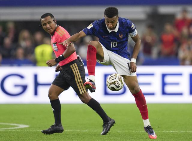 (260715) -- DALLAS, July 15, 2026 (Xinhua) -- Kylian Mbappe (R) of France competes during the semifinal match between France and Spain at the 2026 FIFA World Cup at Dallas Stadium in Dallas, the United States, July 14, 2026. (Xinhua/Wu Xiaoling)