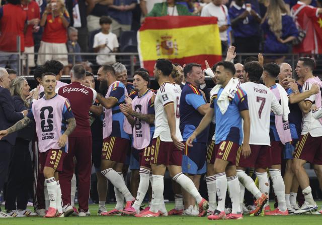 (260715) -- DALLAS, July 15, 2026 (Xinhua) -- Members of team Spain celebrate victory after the semifinal match between France and Spain at the 2026 FIFA World Cup at Dallas Stadium in Dallas, the United States, July 14, 2026. (Xinhua/Xu Zijian)
