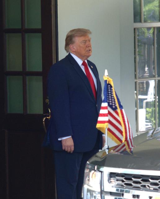 (260714) -- WASHINGTON, July 14, 2026 (Xinhua) -- U.S. President Donald Trump welcomes Iraqi Prime Minister Ali al-Zaidi (not in the picture) upon his arrival at the White House in Washington, D.C., the United States, July 14, 2026. Trump said Tuesday that the United States will take investment deals with Gulf states instead of fees for ships passing through the Strait of Hormuz. (Photo by Li Yuanqing/Xinhua)