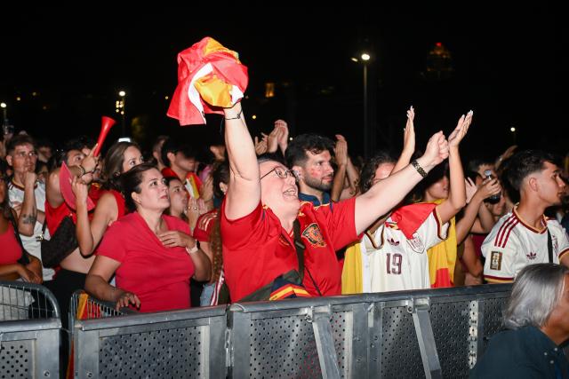 (260715) -- MADRID, July 15, 2026 (Xinhua) -- Fans of Team Spain watch the live broadcast of the 2026 FIFA World Cup semifinal match between France and Spain in Madrid, Spain, July 14, 2026. (Photo by Gustavo Valiente/Xinhua)