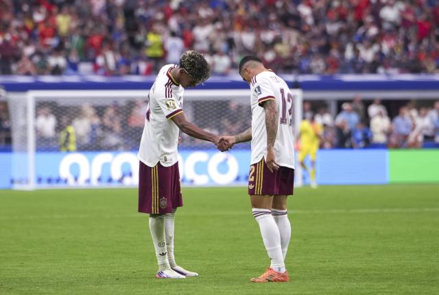 (260715) -- BEIJING, July 15, 2026 (Xinhua) -- Pedro Porro (R) of Spain celebrates a goal with teammate Lamine Yamal during the semifinal match between France and Spain at the 2026 FIFA World Cup at Dallas Stadium in Dallas, the United States, July 14, 2026. (Xinhua/Huang Zongzhi)