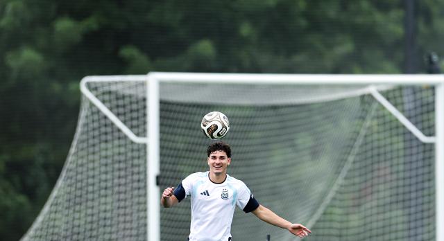 (260715) -- MARIETTA, July 15, 2026 (Xinhua) -- Julian Alvarez of Argentina attends a training session ahead of the semifinal match between Argentina and England at the 2026 FIFA World Cup in Marietta, Georgia, the United States, on July 14, 2026. (Xinhua/Li Ming)