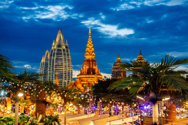 (260715) -- XISHUANGBANNA, July 15, 2026 (Xinhua) -- This photo taken on July 14, 2026 shows a view of the Starlight Night Market in Jinghong, Xishuangbanna Dai Autonomous Prefecture, southwest China's Yunnan Province. The Starlight Night Market, located in Jinghong of Xishuangbanna Dai Autonomous Prefecture, has witnessed a surge in visitor arrivals during the summer peak tourism season. Featuring local delicacies, ethnic culture and diverse nighttime consumption options, this night market reflects the vitality of local cultural and tourism market. (Photo by Ren Jun/Xinhua)
