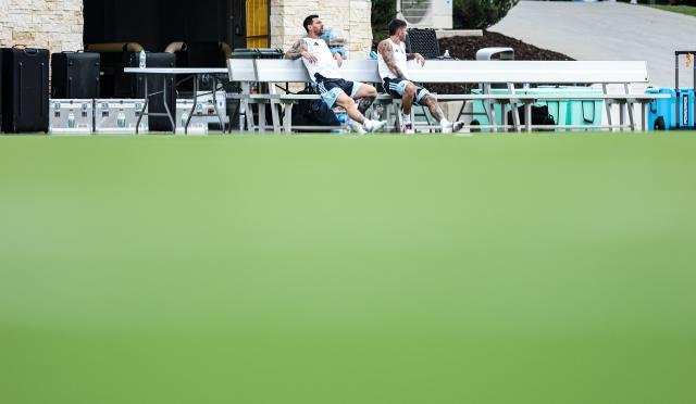 (260715) -- MARIETTA, July 15, 2026 (Xinhua) -- Lionel Messi (L) and Rodrigo De Paul of Argentina are pictured before a training session ahead of the semifinal match between Argentina and England at the 2026 FIFA World Cup in Marietta, Georgia, the United States, on July 14, 2026. (Xinhua/Li Ming)