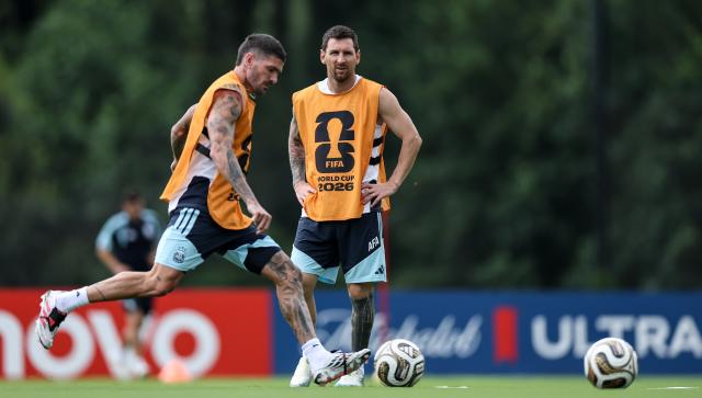 (260715) -- MARIETTA, July 15, 2026 (Xinhua) -- Lionel Messi (R) of Argentina attends a training session ahead of the semifinal match between Argentina and England at the 2026 FIFA World Cup in Marietta, Georgia, the United States, on July 14, 2026. (Xinhua/Li Ming)