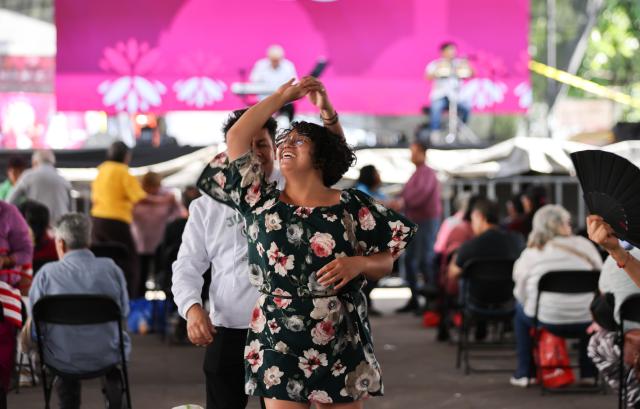 (260715) -- MEXICO CITY, July 15, 2026 (Xinhua) -- People dance at the San Angel Flower Fair in Mexico City, Mexico, July 14, 2026. The annual event features flower markets, handicraft displays and cultural performances, highlighting local horticulture traditions, folk art and the historic charm of the district. (Xinhua/Liu Wenhui)