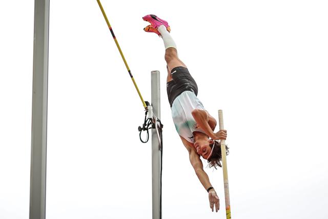 (260715) -- BUDAPEST, July 15, 2026 (Xinhua) -- Armand Duplantis of Sweden competes during the men's pole vault event at the Gyulai Istvan Memorial - Hungarian Athletics Grand Prix in Budapest, Hungary, on July 14, 2026. (Photo by David Balogh/Xinhua)