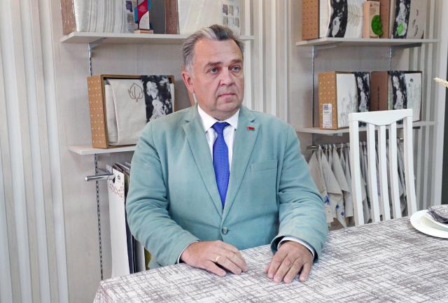 (260715) -- ORSHA, July 15, 2026 (Xinhua) -- Sergey Sidin speaks during an interview with Xinhua in Orsha, Belarus, July 9, 2026. From the blue flax fields of Belarus to the textile workshops and markets of China, linen has transcended its origins as a mere agricultural commodity.
   In the Belarusian city of Orsha, known as the country's "linen capital," stands one of Europe's largest linen processing enterprises, a facility with roots dating back to the 1930s.
   TO GO WITH "Feature: Linen weaves into fabric of China-Belarus friendship" (Photo by Zhinkov Henadz/Xinhua)