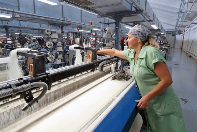 (260715) -- ORSHA, July 15, 2026 (Xinhua) -- A worker processes flax at the Orsha Linen Mill in Orsha, Belarus, July 9, 2026. From the blue flax fields of Belarus to the textile workshops and markets of China, linen has transcended its origins as a mere agricultural commodity.
   In the Belarusian city of Orsha, known as the country's "linen capital," stands one of Europe's largest linen processing enterprises, a facility with roots dating back to the 1930s.
   TO GO WITH "Feature: Linen weaves into fabric of China-Belarus friendship" (Photo by Zhinkov Henadz/Xinhua)