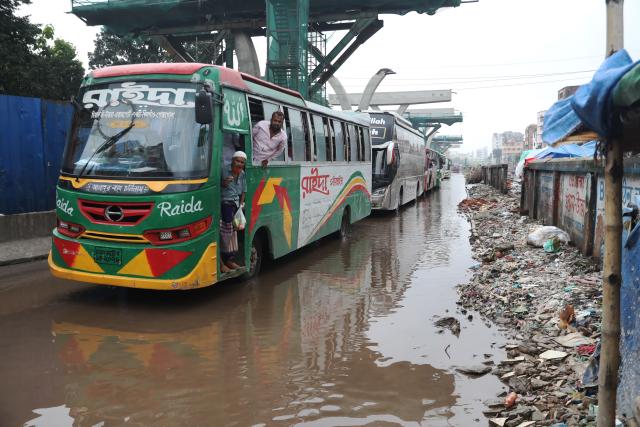 (260715) -- DHAKA, July 15, 2026 (Xinhua) -- Vehicles move along a flooded street due to heavy rainfall in Dhaka, Bangladesh, on July 14, 2026. (Photo by Habibur Rahman/Xinhua)