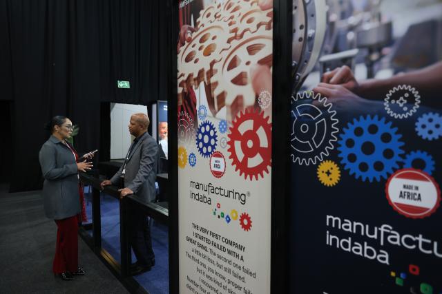 (260715) -- JOHANNESBURG, July 15, 2026 (Xinhua) -- People communicate at the 2026 Manufacturing Indaba in Johannesburg, South Africa, July 14, 2026. Government officials, manufacturers, and investors have called for stronger investment, deeper regional integration, and closer public-private collaboration to accelerate Africa's industrialization at the 2026 Manufacturing Indaba in Johannesburg, South Africa's economic hub.
   TO GO WITH "Roundup: Manufacturing Indaba spotlights investment, regional integration for Africa's industrialization" (Xinhua/Chen Wei)
