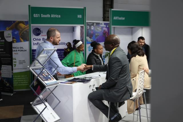(260715) -- JOHANNESBURG, July 15, 2026 (Xinhua) -- People communicate at the 2026 Manufacturing Indaba in Johannesburg, South Africa, July 14, 2026. Government officials, manufacturers, and investors have called for stronger investment, deeper regional integration, and closer public-private collaboration to accelerate Africa's industrialization at the 2026 Manufacturing Indaba in Johannesburg, South Africa's economic hub.
   TO GO WITH "Roundup: Manufacturing Indaba spotlights investment, regional integration for Africa's industrialization" (Xinhua/Chen Wei)