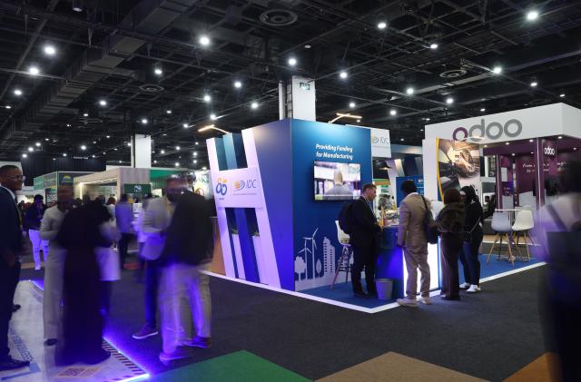 (260715) -- JOHANNESBURG, July 15, 2026 (Xinhua) -- People visit the exhibition area of the 2026 Manufacturing Indaba in Johannesburg, South Africa, July 14, 2026. Government officials, manufacturers, and investors have called for stronger investment, deeper regional integration, and closer public-private collaboration to accelerate Africa's industrialization at the 2026 Manufacturing Indaba in Johannesburg, South Africa's economic hub.
   TO GO WITH "Roundup: Manufacturing Indaba spotlights investment, regional integration for Africa's industrialization" (Xinhua/Chen Wei)