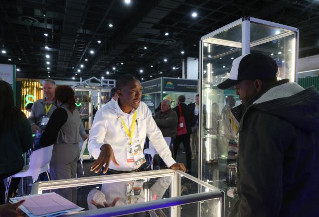 (260715) -- JOHANNESBURG, July 15, 2026 (Xinhua) -- People communicate at the 2026 Manufacturing Indaba in Johannesburg, South Africa, July 14, 2026. Government officials, manufacturers, and investors have called for stronger investment, deeper regional integration, and closer public-private collaboration to accelerate Africa's industrialization at the 2026 Manufacturing Indaba in Johannesburg, South Africa's economic hub.
   TO GO WITH "Roundup: Manufacturing Indaba spotlights investment, regional integration for Africa's industrialization" (Xinhua/Chen Wei)