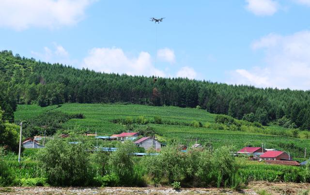 (260715) -- KAIYUAN, July 15, 2026 (Xinhua) -- A drone is seen delivering relief supplies in Huangqizhai Village of Kaiyuan City, northeast China's Liaoning Province, July 15, 2026. On Tuesday, China's national commission for disaster prevention, reduction and relief activated a Level-IV national disaster relief emergency response for Liaoning Province, which was hit by rainstorms and flooding.
   China has a four-tier emergency response system, with Level I being the most severe. (Xinhua/Han He)