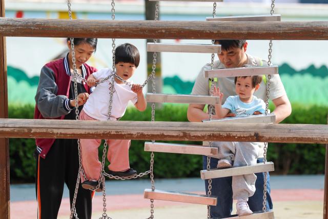 (260715) -- BEIJING, July 15, 2026 (Xinhua) -- Children have fun at a central park in Shijiazhuang, north China's Hebei Province, May 18, 2026. During China's 14th Five-Year Plan period (2021-2025), over 240,000 old urban residential compounds were renovated across the country, benefiting more than 40 million households and 110 million residents.
   Under urban renewal initiatives, 129,000 elevators have been installed, over 3.4 million parking spaces have been added, and 64,000 residential compound service facilities providing services such as senior and child care have been constructed.
   Entering the 15th Five-Year Plan period (2026-2030), China schedules to start the renovation work of another 115,000 old urban residential compounds, in an effort to inject new development vitality into old neighborhoods. (Photo by Liang Zidong/Xinhua)