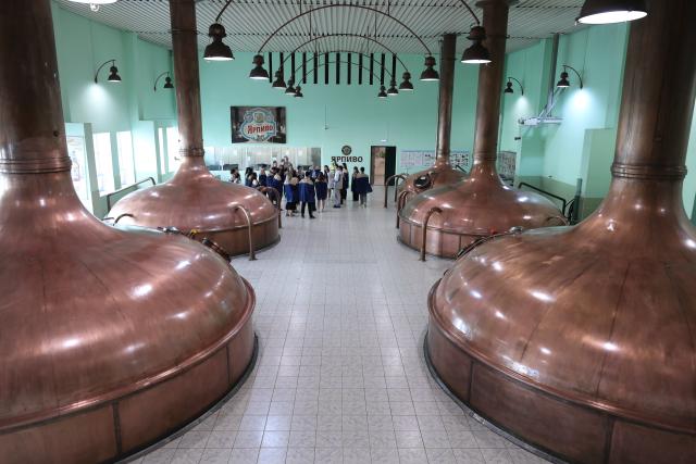 (260715) -- MOSCOW, July 15, 2026 (Xinhua) -- People visit a beer factory in Yaroslavl, Russia, July 10, 2026. Russia's "Golden Ring" is a cultural and tourism route surrounding the capital of Moscow, which brings the history and culture, architectural art, folk customs and natural scenery of Russia to its viewers. (Xinhua/Zheng Yue)
