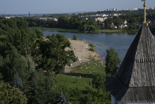 (260715) -- MOSCOW, July 15, 2026 (Xinhua) -- This photo taken on July 10, 2026 shows the city view in Yaroslavl, Russia. Russia's "Golden Ring" is a cultural and tourism route surrounding the capital of Moscow, which brings the history and culture, architectural art, folk customs and natural scenery of Russia to its viewers. (Xinhua/Gao Wei)