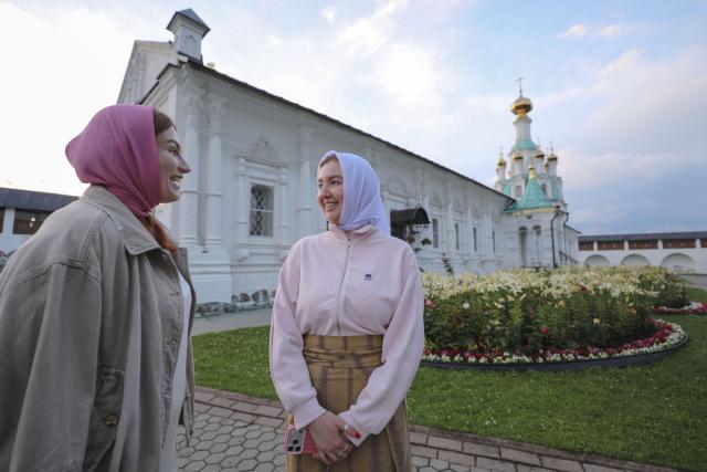 (260715) -- MOSCOW, July 15, 2026 (Xinhua) -- Women chat with each other at a women's convent in Yaroslavl, Russia, July 9, 2026. Russia's "Golden Ring" is a cultural and tourism route surrounding the capital of Moscow, which brings the history and culture, architectural art, folk customs and natural scenery of Russia to its viewers. (Xinhua/Zheng Yue)