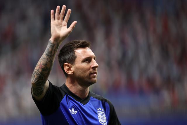 (260716) -- ATLANTA, July 16, 2026 (Xinhua) -- Lionel Messi of Argentina greets spectators before the semifinal match between Argentina and England at the 2026 FIFA World Cup at Atlanta Stadium in Atlanta, the United States, July 15, 2026. (Xinhua/Li Ming)