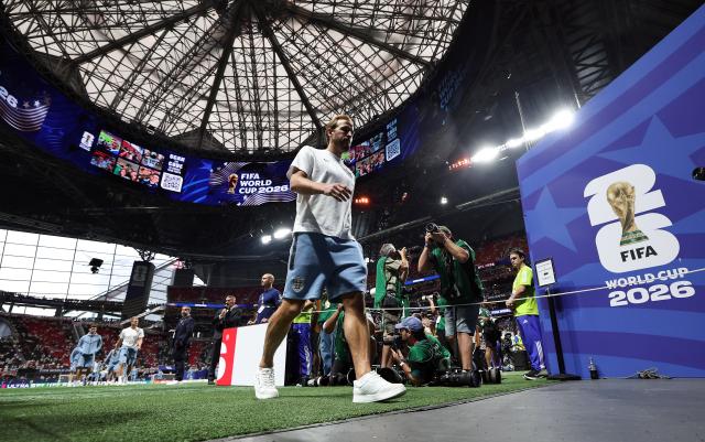 (260716) -- ATLANTA, July 16, 2026 (Xinhua) -- Harry Kane of England is seen before the semifinal match between Argentina and England at the 2026 FIFA World Cup at Atlanta Stadium in Atlanta, the United States, July 15, 2026. (Xinhua/Li Ming)