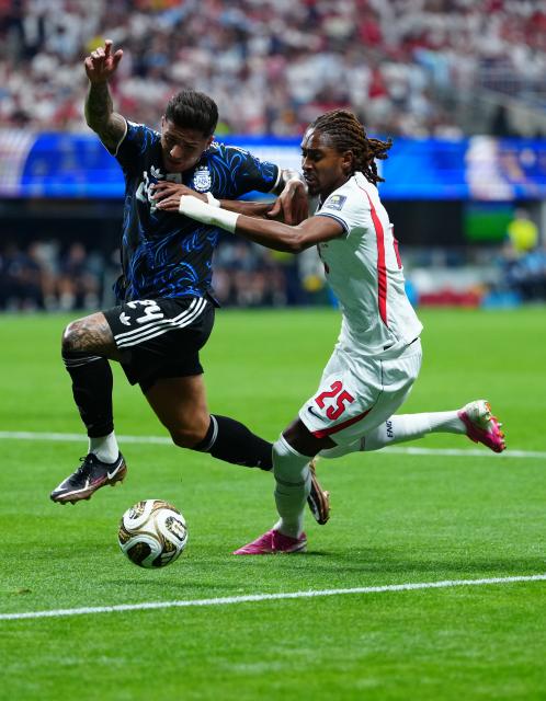 (260716) -- ATLANTA, July 16, 2026 (Xinhua) -- Djed Spence (R) of England vies with Enzo Fernandez of Argentina during the semifinal match between Argentina and England at the 2026 FIFA World Cup at Atlanta Stadium in Atlanta, the United States, July 15, 2026. (Xinhua/Jia Haocheng)