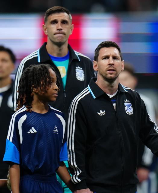 (260716) -- ATLANTA, July 16, 2026 (Xinhua) -- Lionel Messi (R) of Argentina reacts before the semifinal match between Argentina and England at the 2026 FIFA World Cup at Atlanta Stadium in Atlanta, the United States, July 15, 2026. (Xinhua/Jia Haocheng)