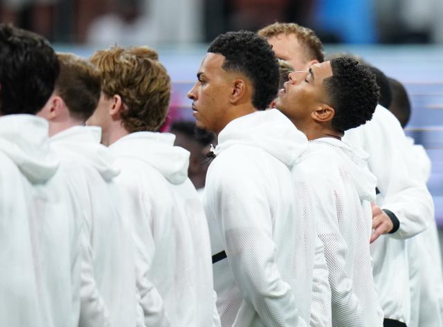 (260716) -- ATLANTA, July 16, 2026 (Xinhua) -- Jude Bellingham (1st R) of England reacts before the semifinal match between Argentina and England at the 2026 FIFA World Cup at Atlanta Stadium in Atlanta, the United States, July 15, 2026. (Xinhua/Jia Haocheng)