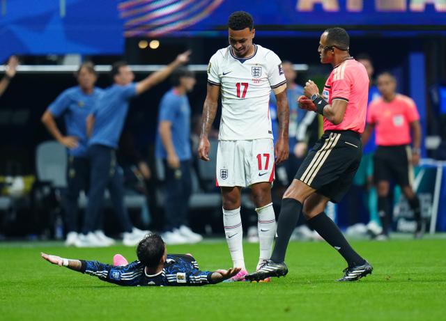 (260716) -- ATLANTA, July 16, 2026 (Xinhua) -- Leandro Paredes (bottom) of Argentina falls down during the semifinal match between Argentina and England at the 2026 FIFA World Cup at Atlanta Stadium in Atlanta, the United States, July 15, 2026. (Xinhua/Jia Haocheng)