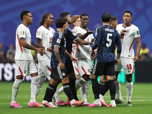 (260716) -- ATLANTA, July 16, 2026 (Xinhua) -- Players of both sides clash during the semifinal match between Argentina and England at the 2026 FIFA World Cup at Atlanta Stadium in Atlanta, the United States, July 15, 2026. (Xinhua/Li Ming)