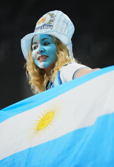 (260716) -- ATLANTA, July 16, 2026 (Xinhua) -- A fan cheers for team Argentina before the semifinal match between Argentina and England at the 2026 FIFA World Cup at Atlanta Stadium in Atlanta, the United States, July 15, 2026. (Xinhua/Xu Chang)