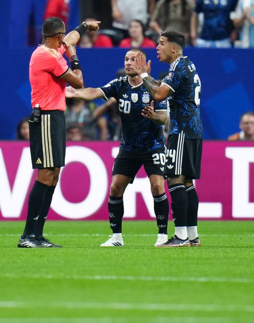 (260716) -- ATLANTA, July 16, 2026 (Xinhua) -- Alexis Mac Allister (C) of Argentina communicates with the referee during the semifinal match between Argentina and England at the 2026 FIFA World Cup at Atlanta Stadium in Atlanta, the United States, July 15, 2026. (Xinhua/Jia Haocheng)