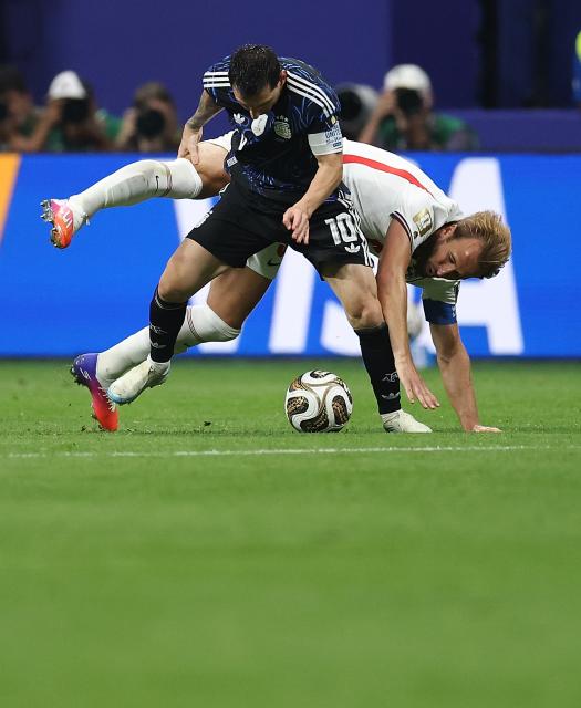 (260716) -- ATLANTA, July 16, 2026 (Xinhua) -- Lionel Messi (front) of Argentina vies with Harry Kane of England during the semifinal match between Argentina and England at the 2026 FIFA World Cup at Atlanta Stadium in Atlanta, the United States, July 15, 2026. (Xinhua/Li Ming)