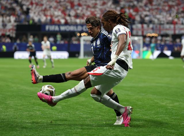 (260716) -- ATLANTA, July 16, 2026 (Xinhua) -- Djed Spence (R) of England vies for the ball during the semifinal match between Argentina and England at the 2026 FIFA World Cup at Atlanta Stadium in Atlanta, the United States, July 15, 2026. (Xinhua/Li Ming)