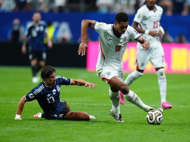 (260716) -- ATLANTA, July 16, 2026 (Xinhua) -- Jude Bellingham (R) of England breaks through during the semifinal match between Argentina and England at the 2026 FIFA World Cup at Atlanta Stadium in Atlanta, the United States, July 15, 2026. (Xinhua/Jia Haocheng)