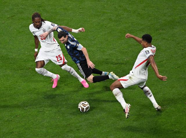 (260716) -- ATLANTA, July 16, 2026 (Xinhua) -- Lionel Messi (C) of Argentina breaks through during the semifinal match between Argentina and England at the 2026 FIFA World Cup at Atlanta Stadium in Atlanta, the United States, July 15, 2026. (Xinhua/Xiao Yijiu)