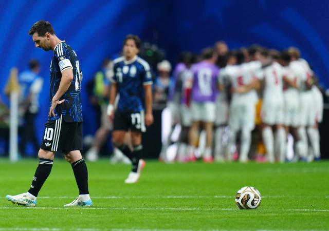 (260716) -- ATLANTA, July 16, 2026 (Xinhua) -- Lionel Messi of Argentina reacts as players of England celebrate a goal during the semifinal match between Argentina and England at the 2026 FIFA World Cup at Atlanta Stadium in Atlanta, the United States, July 15, 2026. (Xinhua/Jia Haocheng)